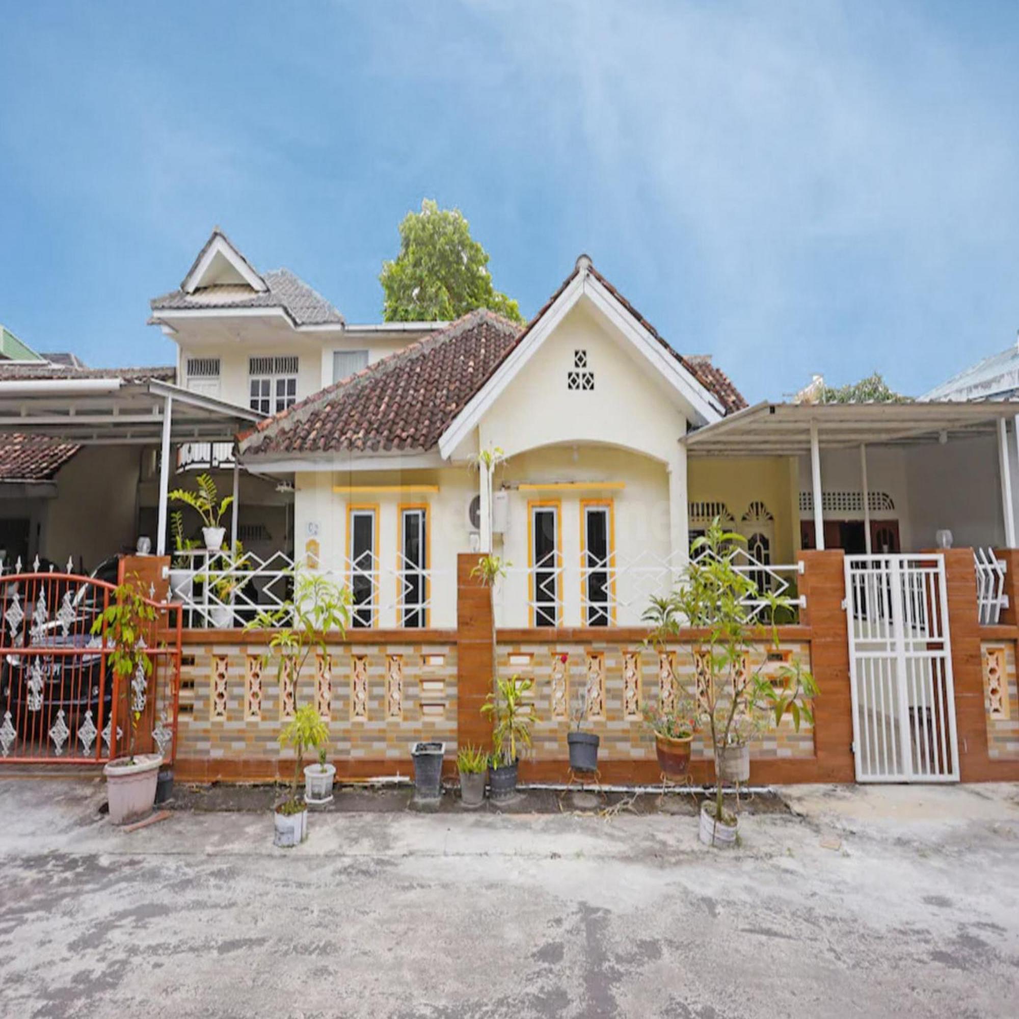 Wisma Pinggir Mitra Reddoorz تانجونغ بينانغ المظهر الخارجي الصورة