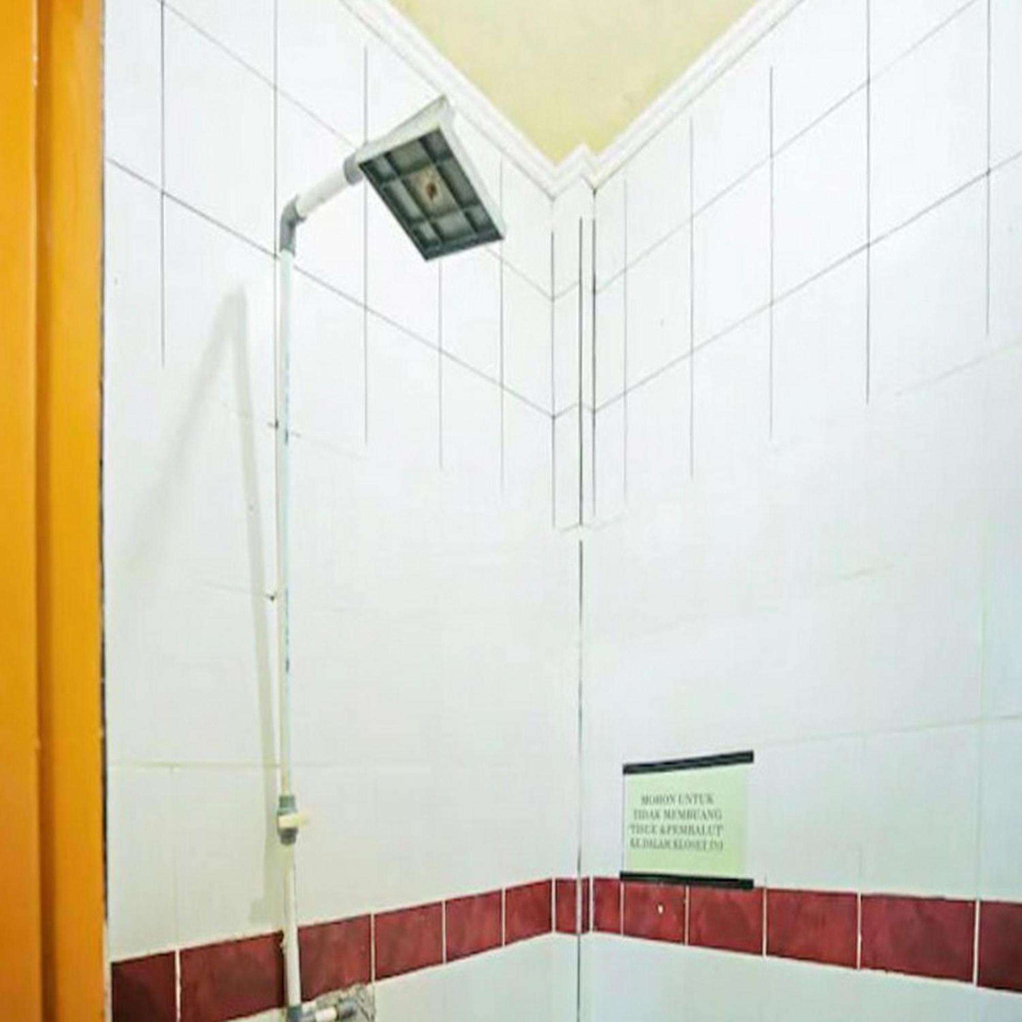 Wisma Pinggir Mitra Reddoorz تانجونغ بينانغ المظهر الخارجي الصورة