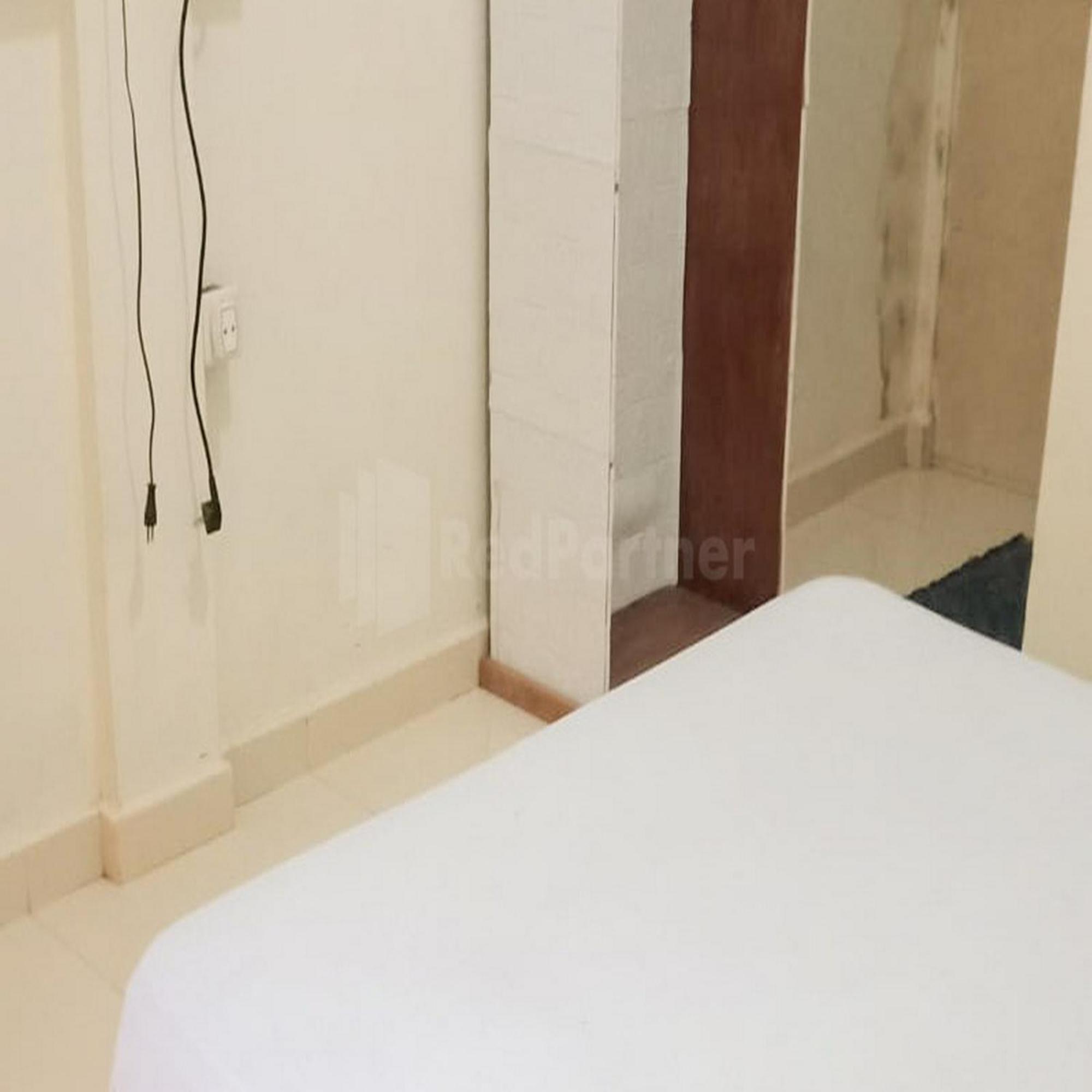 Wisma Pinggir Mitra Reddoorz تانجونغ بينانغ المظهر الخارجي الصورة