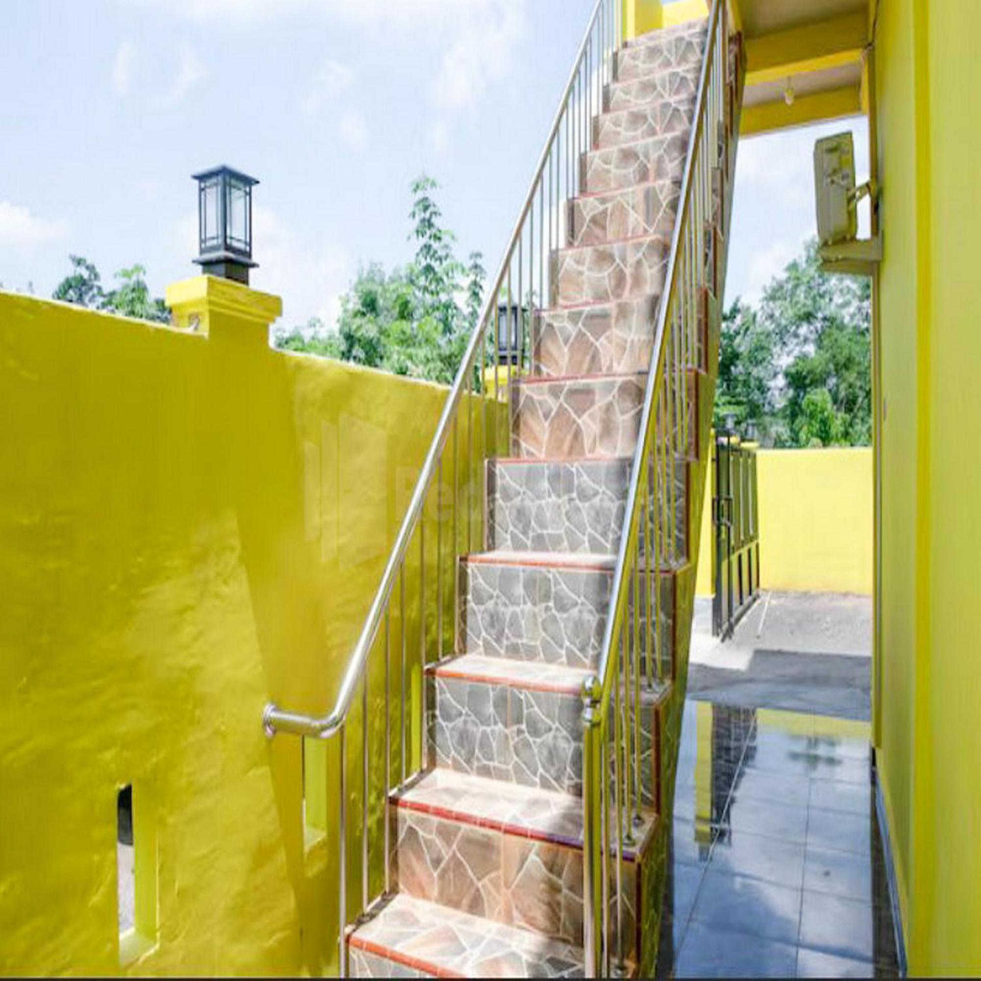 Wisma Pinggir Mitra Reddoorz تانجونغ بينانغ المظهر الخارجي الصورة